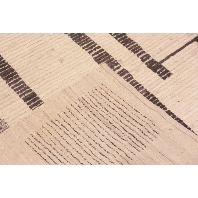 Gorgeous Ivory Background Abstract Primitive Design Modern Area Rug, Country of Origin: Central Asia, Circa date: Modern Rugs