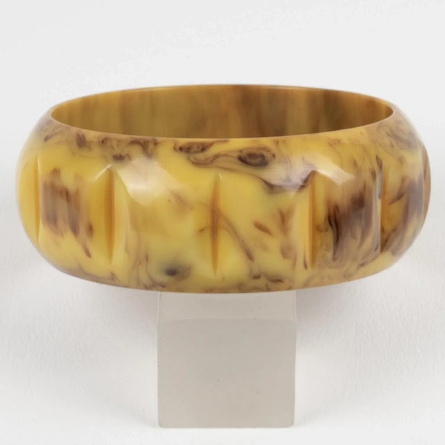 Art Deco Bakelite Bracelet Carved Bangle Banana Chocolate Marble For Sale - Image 3 of 4