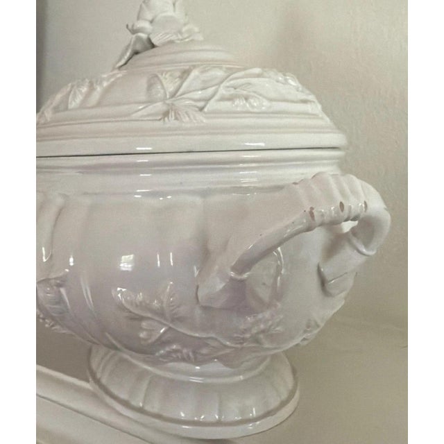 The Elegant Vintage Mottahdeh Tureen Musée Des Arts is a beautifully crafted piece of pottery, made in Italy but based on...