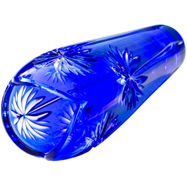 Mid 20th Century Blue Palm-Patterned Crystal-Cut Vase For Sale - Image 4 of 5