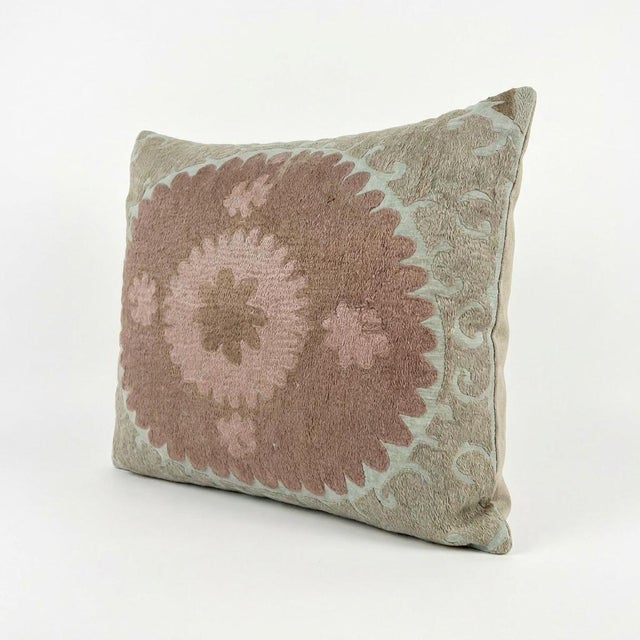 Mid-Century Modern Floral Suzani Pillow Cover 22'' X 27'' For Sale - Image 3 of 4