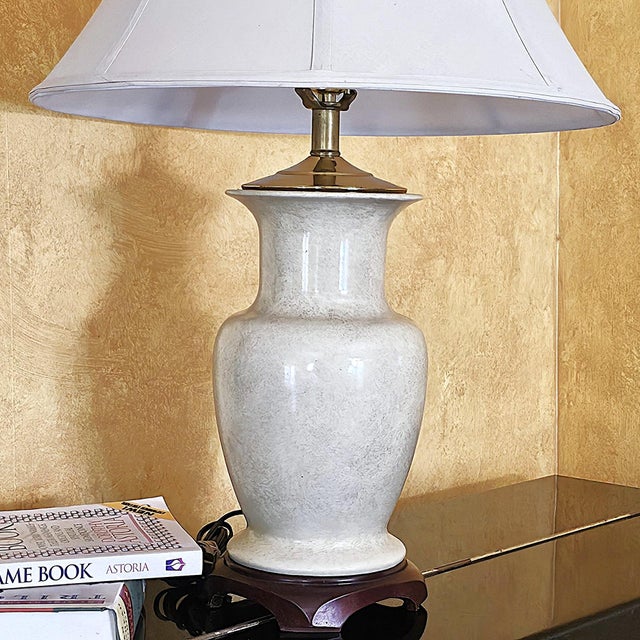 Ceramic Vintage Ivory Speckled Ceramic Ginger Jar Style Table Lamp With Cream Shade & Wood Base For Sale - Image 7 of 18