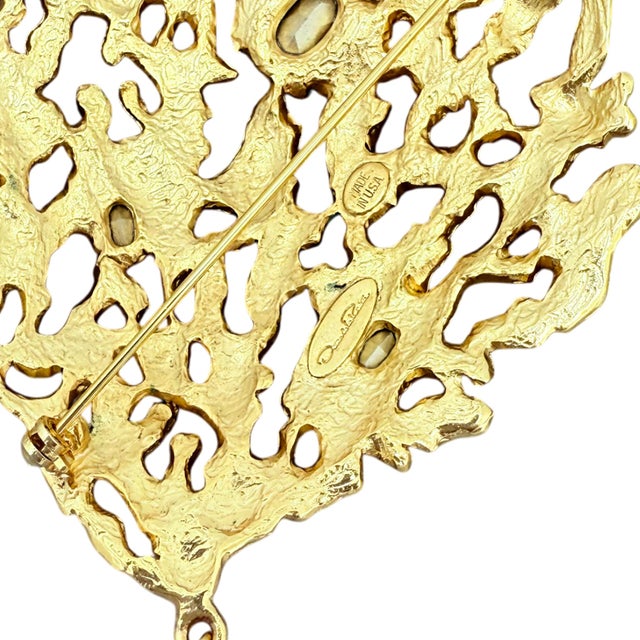 2010s Oscar De La Renta 22k Gold Coral Reef Inspired Heart Brooch, 3.5” X 3.5” For Sale - Image 5 of 5