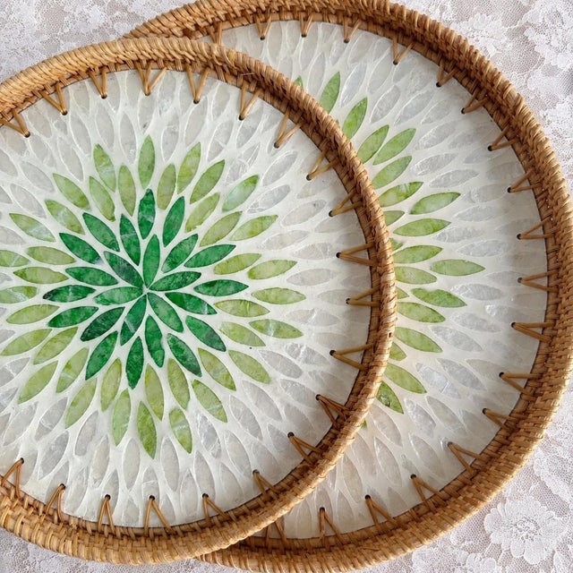 Arts & Crafts Set of Two Green Mandala Pattern Rattan and Mother-of-Pearl Inlaid Round Trays For Sale - Image 3 of 5