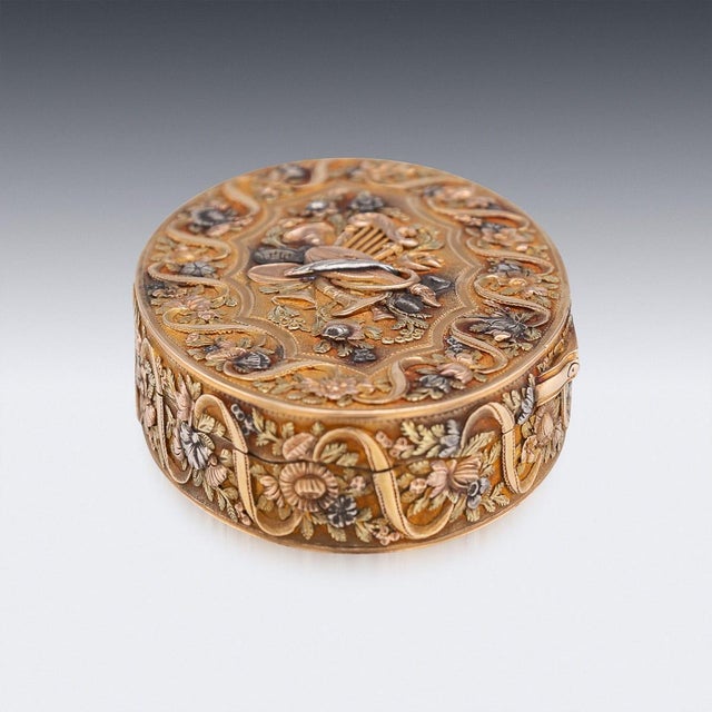 Antique Continental 3-Colour Gold Snuff Box, 1800s For Sale - Image 6 of 18