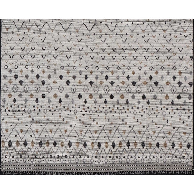 Textile Keivan Woven Arts Modern Moroccan Rug in Neutral Tones With Subdued Design With Pops of Charcoal For Sale - Image 7 of 12