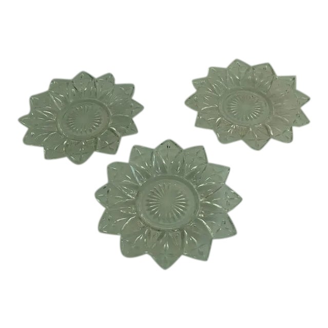 Vintage Federal Glass Flower Petal Trinket Dishes- Set of 3 For Sale