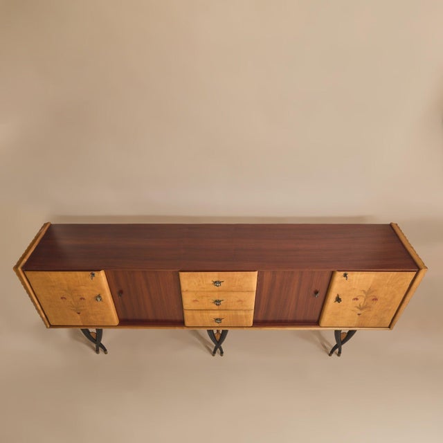 Brown Italian Mahogany Two-Tone Scalloped Sideboard Attributed to Paolo Buffa, 1950s For Sale - Image 8 of 11