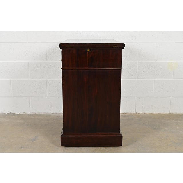 Stickley Georgian Flame Mahogany Flip Top Buffet Server or Bar Cabinet For Sale - Image 11 of 13
