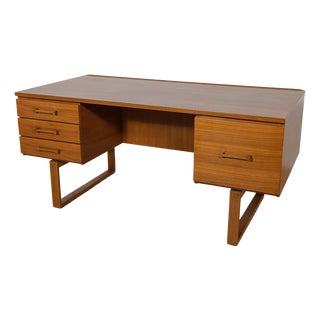 Mid-Century Teak Freestanding Desk by Torben Valeur & Henning Jensen for Dyrlund, Denmark, 1960s For Sale