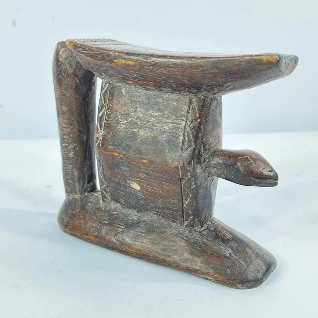 This elegant headrest originates from the Baule people of CÃ´te d'Ivoire (Ivory Coast), renowned for their refined...