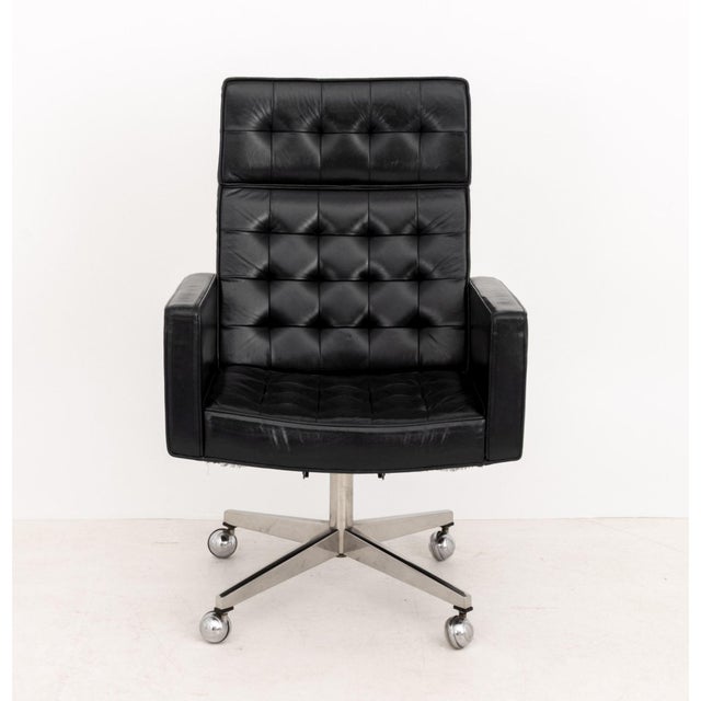 Vincent Cafiero for Knoll Executive Arm Chair, with navy blue soft pad swivel and adjustable seat above polished aluminum...