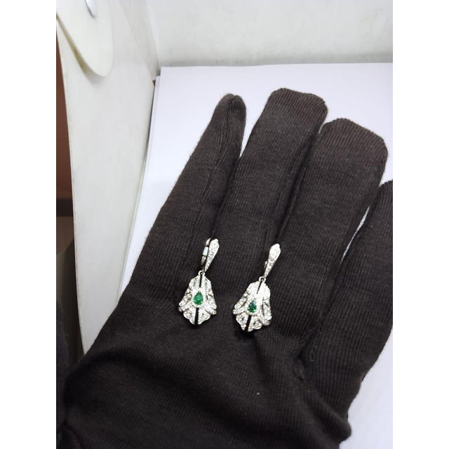 Natural Emerald and Diamond Stud Earrings in 18k Gold For Sale In New York - Image 6 of 8