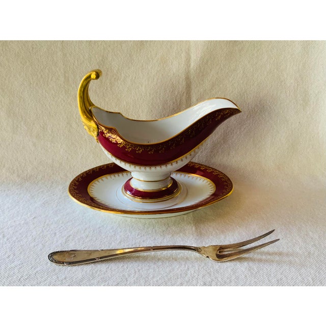 1950s Fischer & Mieg Pirkenhammer Ruby Red Porcelain Sauce Boats With Gilt Bacchus Handles — Matched Pair For Sale - Image 13 of 18