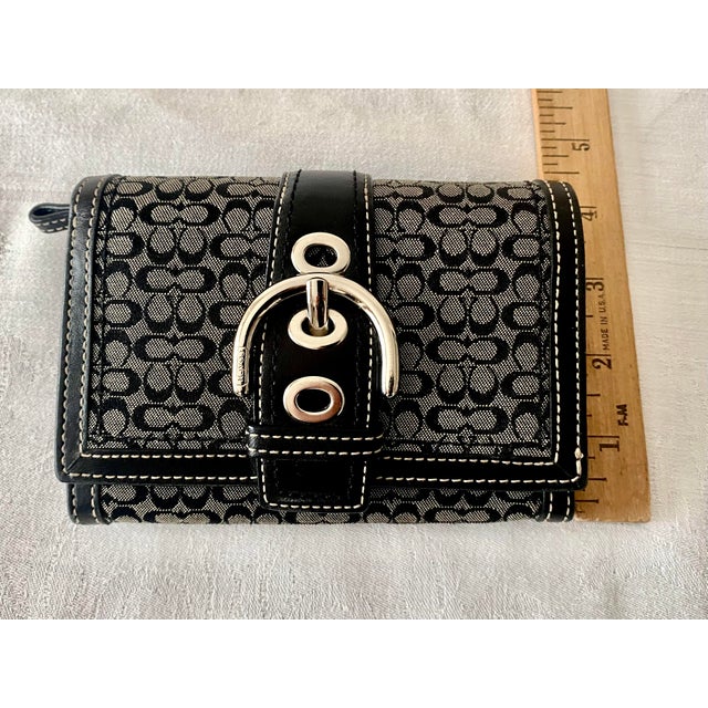 Coach Vintage Soho Signature C Buckle Ladies Wallet Mint Condition. For Sale - Image 17 of 18