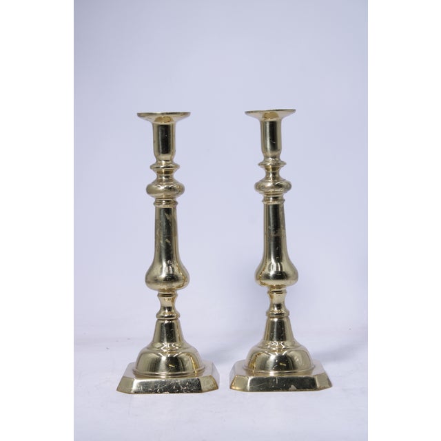 Traditional Pair of Virginia Metalcrafters Harvin Brass Candlesticks For Sale - Image 3 of 16