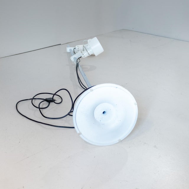 Mid-Century Modern White Metal Floor Lamp attributed to Elio Martinelli for Martinelli Luce, 1970s For Sale - Image 12 of 18