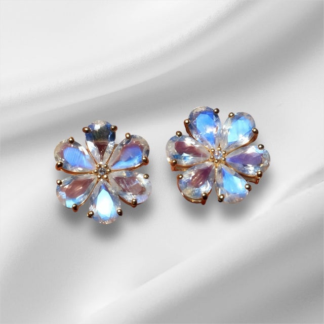 nina　Born From Rock Earrng Fluid Wings Earrings in Gold - Nina Ricci
