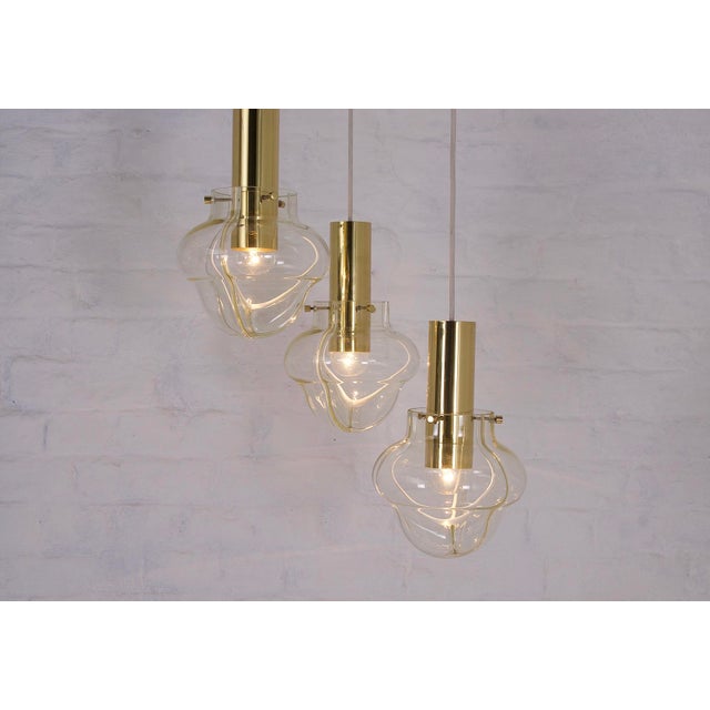 Suspension with 3 honeycomb blown glass globes, a thin white opaline membrane delicately divides the interior of each...