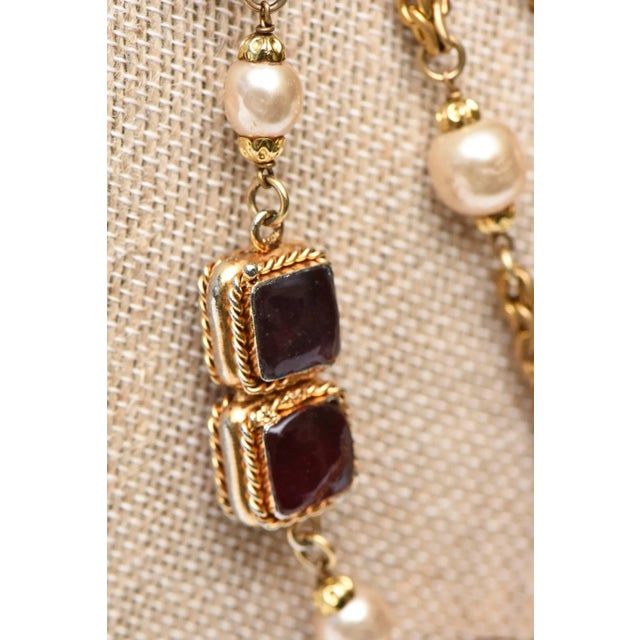 Vintage Rare Chanel Gripoix Purple, Pink, Amber Glass, Faux Pearl & Chain Strand Long Necklace For Sale - Image 9 of 10