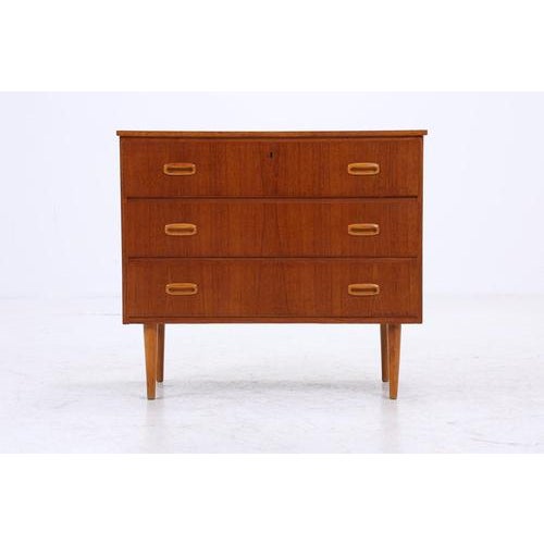 Beautiful vintage teak chest of drawers from the 1960s FEATURES * High-quality workmanship * Material: Teak * 3 drawers...