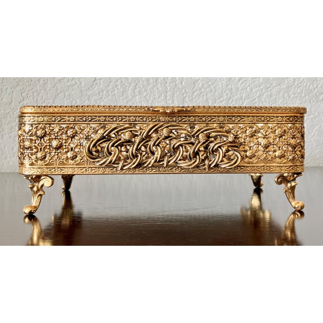Mid 20th-Century Louis XV-Style Beveled Glass 24k Gold-Plated Filigree Nicely-Sized Casket-Style Keepsake / Trinket Box For Sale - Image 17 of 18