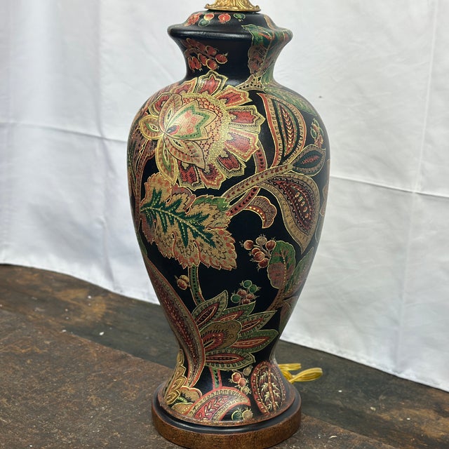 Bradburn Gallery Hand Painted Table Lamp With Brass Fittings For Sale - Image 9 of 12