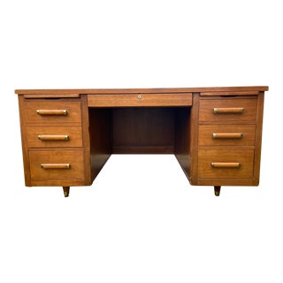 1970s Vintage Mid Century Modern Walnut Desk For Sale