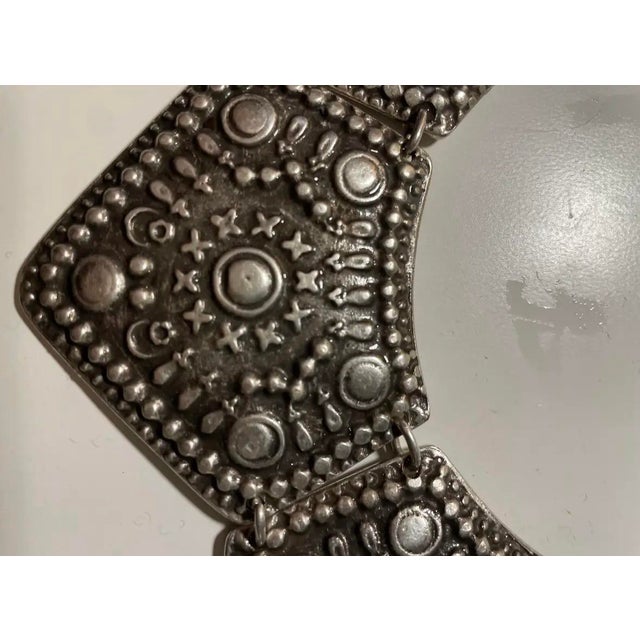 Bold, sculptural, and wonderfully dramatic, this vintage 1980s collar necklace draws inspiration from the rich ornamental...