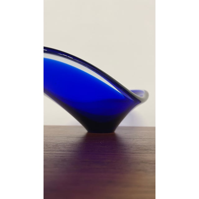 Blue Mid-Century Sculptural Blue Art Glass Dish, 1960s For Sale - Image 8 of 14