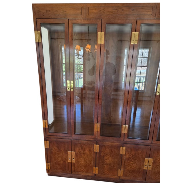 1980s Henredon Scene One Campaign Oak Breakfront China Cabinet Hutch Display Curio For Sale In Philadelphia - Image 6 of 15