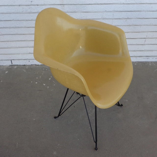 Eames Herman Miller Eames Fiberglass Shell with Eiffel Base DAR Chair For Sale - Image 4 of 9