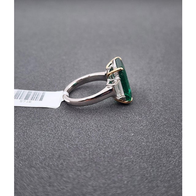 Green 7.52 Ct GRS Certified Zambian Emerald & Diamond Ring, Size 6.5 For Sale - Image 8 of 10