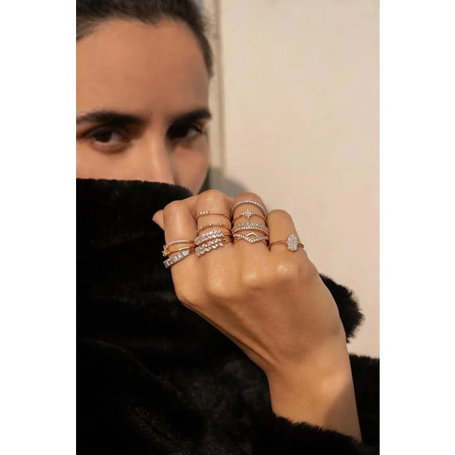 French Modern Style Diamond With Claws 18k Gold Wedding Band Size 7 For Sale In New York - Image 6 of 16