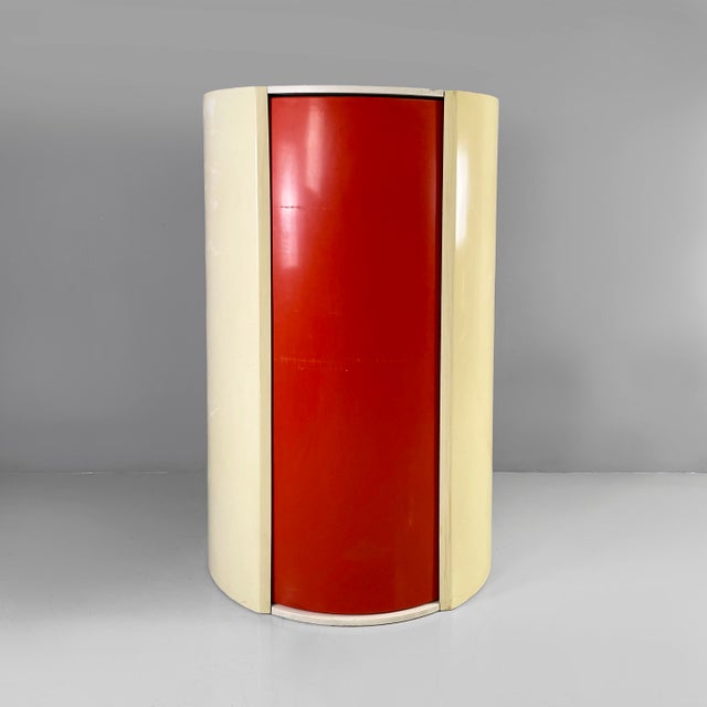1970s Italian Space Age Plastic Wardrobe by Gilberto Peguri, 1970s For Sale - Image 5 of 18