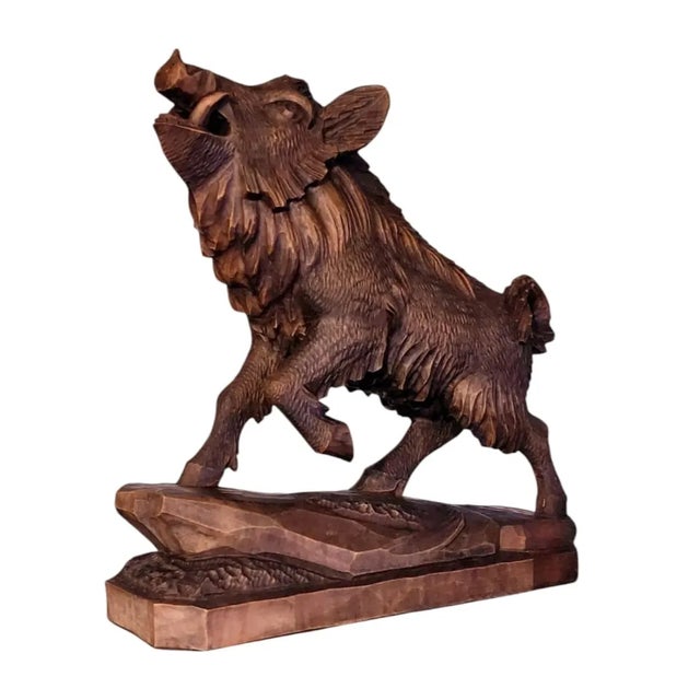 Sculpture black forest of a wild boar. Fine and perfectly carved with a lot of different Numbers knifes, Around 1940-50...