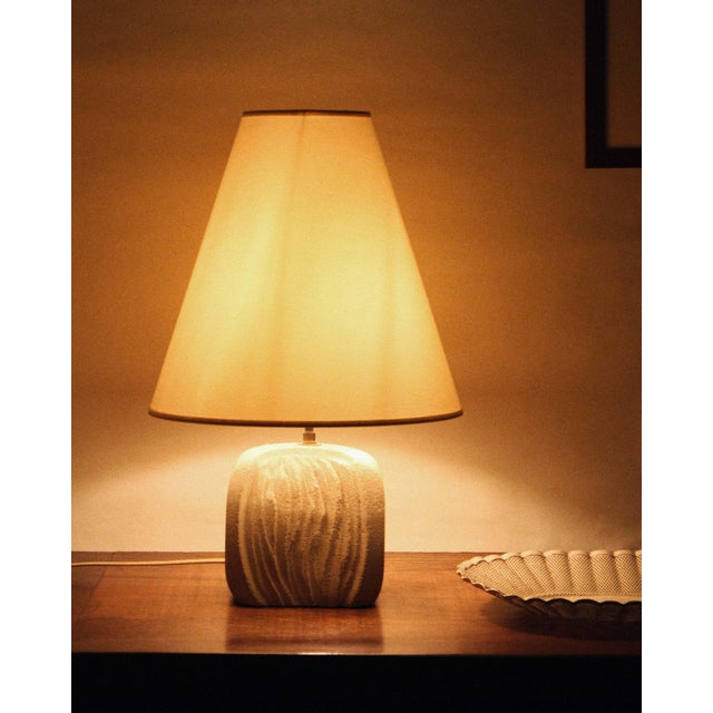 1970s Sculpted Stone Table Lamp with Geometric Patterns in the style of Albert Tormos, 1970s For Sale - Image 5 of 7