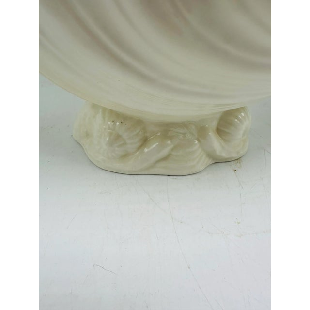 Such a fun design, this tureen has snails on the top and bottom! In solid white, it’s a perfect addition to your serving...