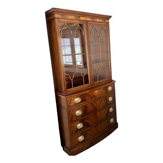 Vintage Thomasville Chair Company Mahogany Duncan Phyfe-Style China Cabinet For Sale