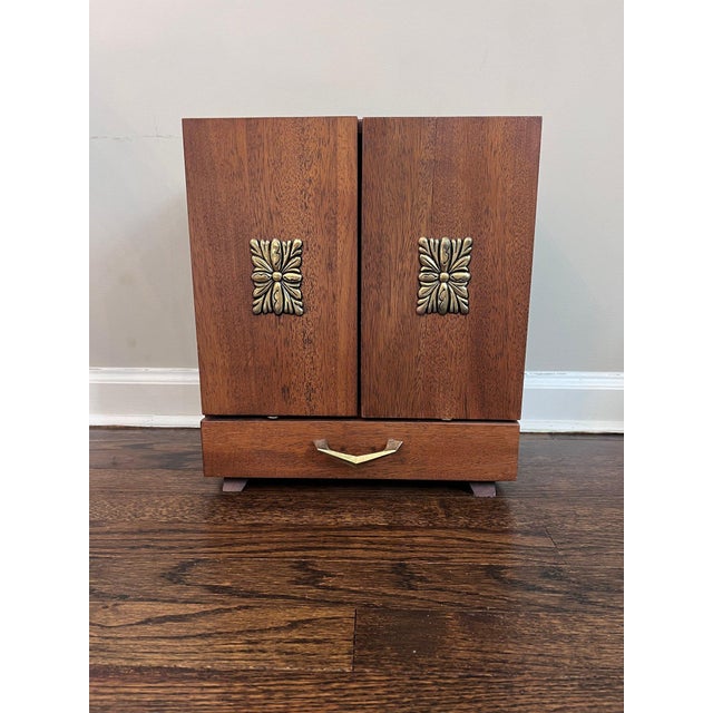 1950s Karoff Japanese Tabletop Walnut Mini Bar Cabinet With Decanters, Glasses & Tools For Sale - Image 11 of 11
