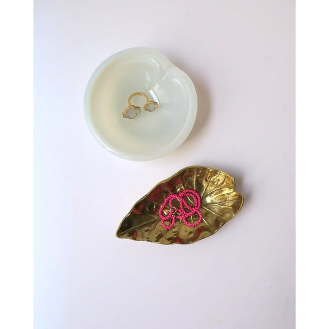 Italian Murano White Opaline Art Glass Bowl or Ashtray After Seguso, Mid-20th Century, Italy For Sale In New York - Image 6 of 11