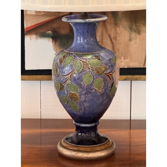 Traditional 1950s Pair of Royal Doulton “Rose” Lamps For Sale - Image 3 of 15