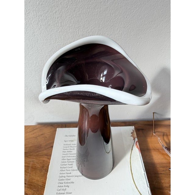 Napoleon Vase in Aubergine and White Opaline by Jerzy Słuczan-Orkusz for Glassworks Tarnowiec, Poland, 1980s For Sale - Image 4 of 14