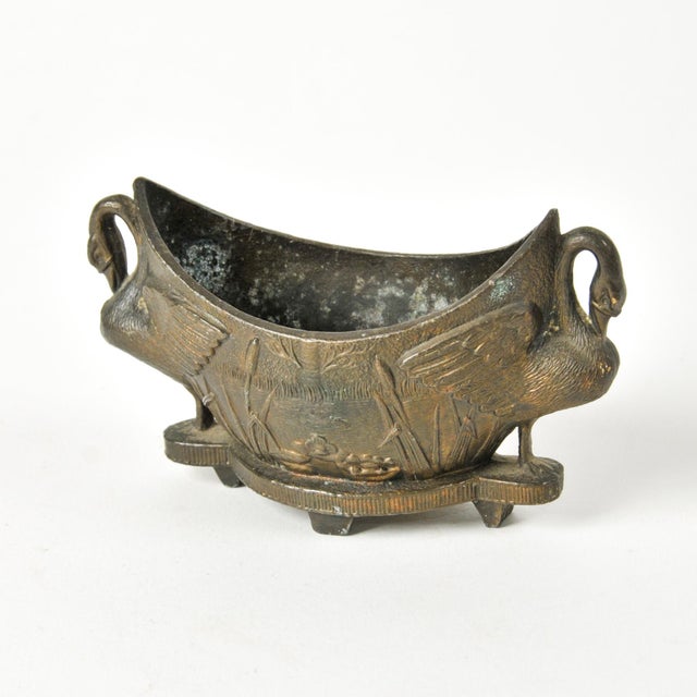 Beautiful little unique double swan dish, perhaps originally an ashtray. Measures ~ 5" x 3" x 2.5". Unknown age and...