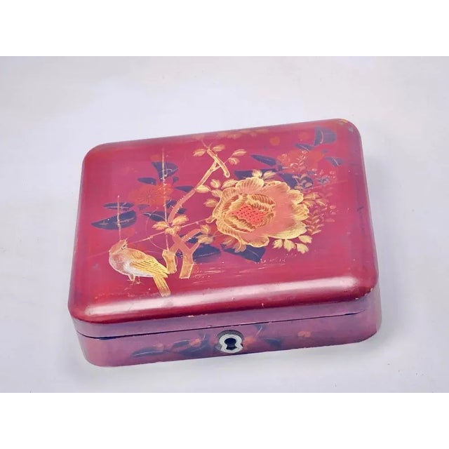 This box is a japanese box, early 20th century, in a red laquer, representing a bird and a flower. This has been made in...