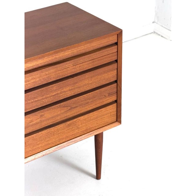 Poul Cadovius Teak Chest of Drawers for CADO – Denmark, 1960s An elegant Danish teak chest of drawers designed by Poul...