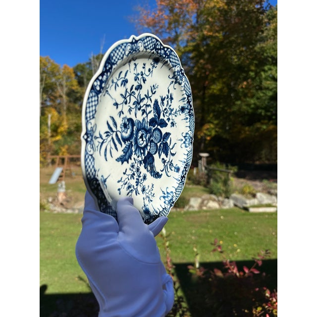 18th Century First Period Worcester Porcelain "Pine Cone" Cress Strainer Set For Sale - Image 15 of 16