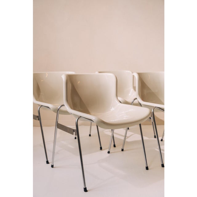 Space Age Ivory Chairs from Artifort, Set of 4 For Sale - Image 4 of 8
