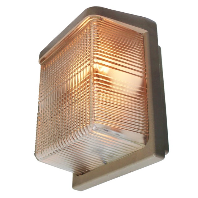 Vintage French Industrial Beige and Brown Aluminium and Pressed Glass Wall Light from Holophane For Sale - Image 5 of 9