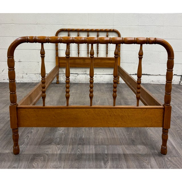 Mid 20th Century Vintage Twin Size Jenny Lind Spindle Bed Spool Bed For Sale - Image 5 of 9